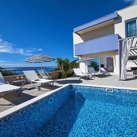 Red With Pool And Sea View 빌라 *